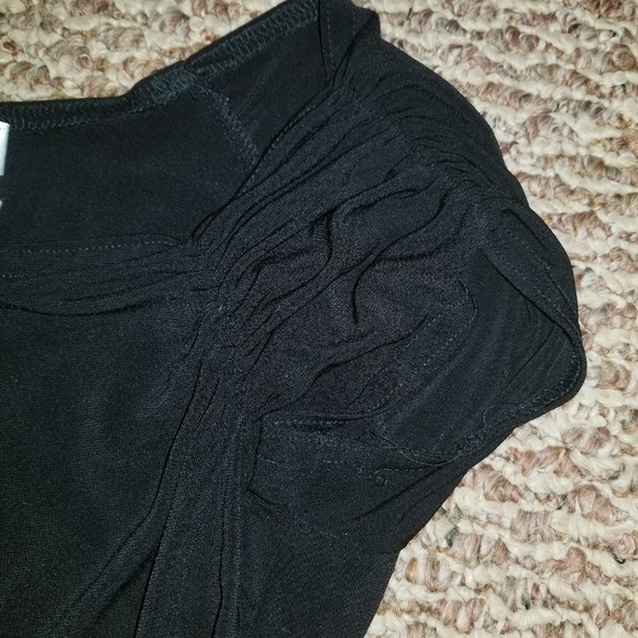 Two cute tops - Picture 5 of 10